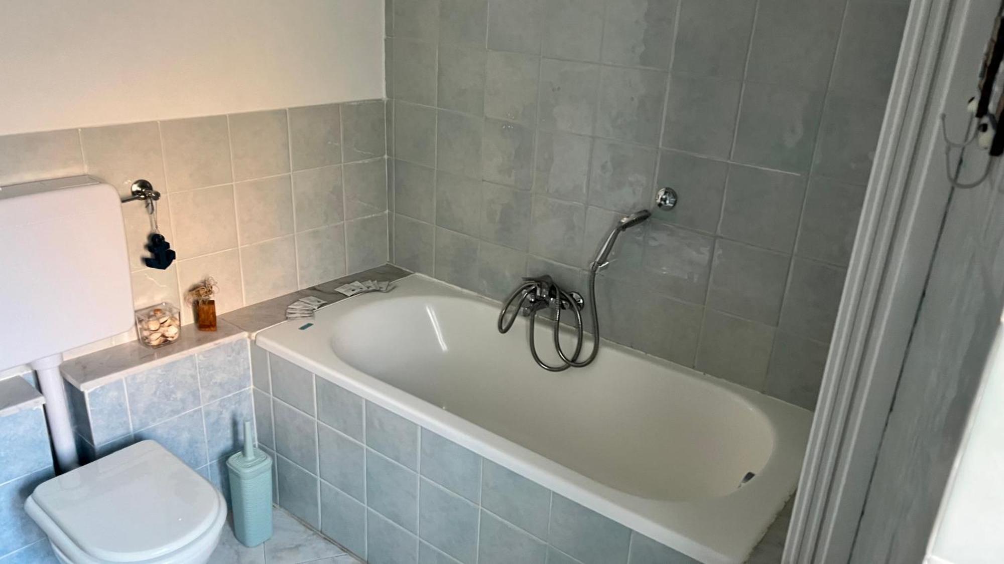 B&B Ligustico Genoa Bagian luar foto